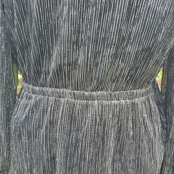 NWT Worthington Women's V-Neck Black and Silver Striped Peplum Blouse Size Small - Picture 16 of 17